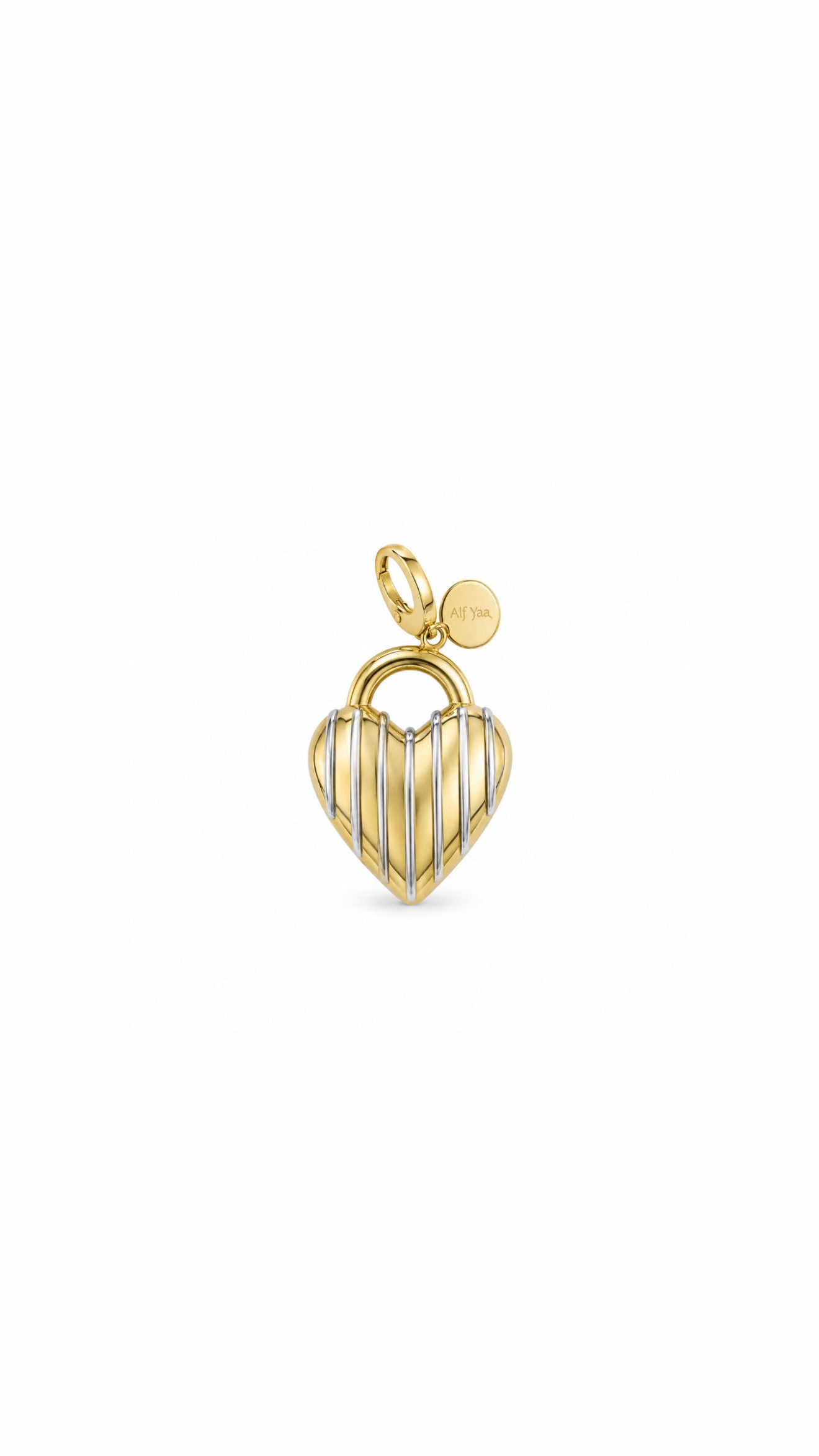 Guarded Heart Charm تعليقة القلب المحمي